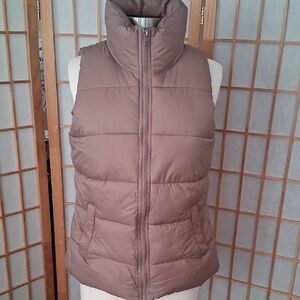Old Navy Women's Taupe Puffer Vest